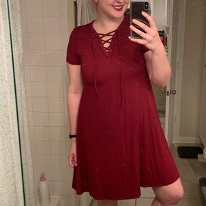 Burgundy tie-neck short-sleeve dress